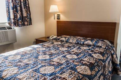 استودیو 6 فتویل نک براگ بولوارد