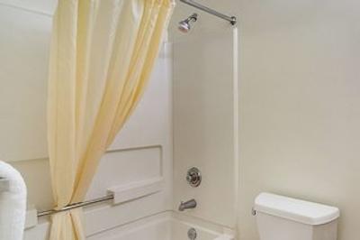 استودیو 6 فتویل نک براگ بولوارد