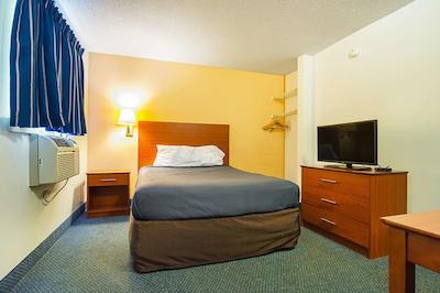 استودیو 6 فتویل نک براگ بولوارد