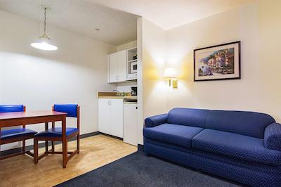 استودیو 6 فتویل نک براگ بولوارد