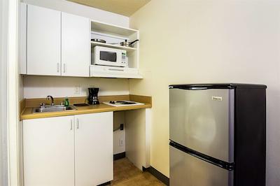 استودیو 6 فتویل نک براگ بولوارد