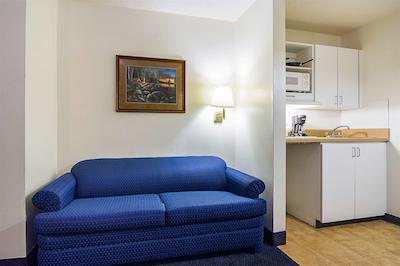 استودیو 6 فتویل نک براگ بولوارد