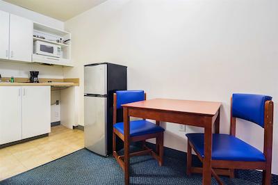 استودیو 6 فتویل نک براگ بولوارد