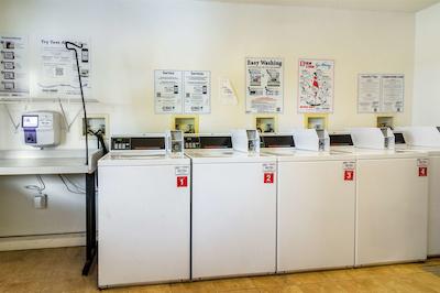 استودیو 6 فتویل نک براگ بولوارد