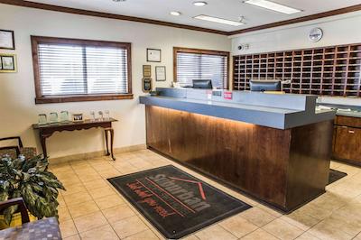 استودیو 6 فتویل نک براگ بولوارد