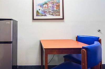 استودیو 6 فتویل نک براگ بولوارد