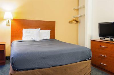 استودیو 6 فتویل نک براگ بولوارد