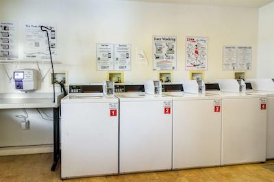 استودیو 6 فتویل نک براگ بولوارد