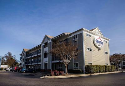 استودیو 6 فتویل نک براگ بولوارد