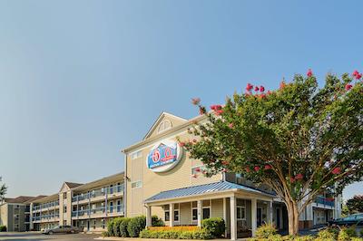 استودیو 6 فتویل نک براگ بولوارد