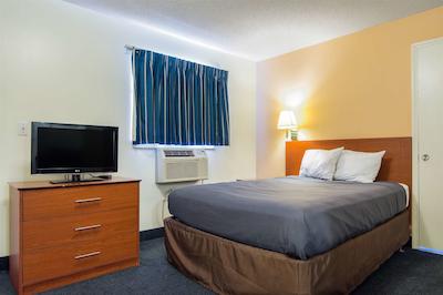 استودیو 6 فتویل نک براگ بولوارد