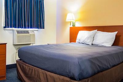 استودیو 6 فتویل نک براگ بولوارد