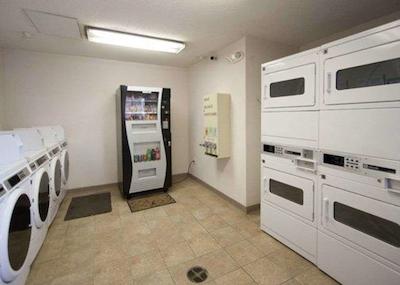 استودیو 6 فتویل نک براگ بولوارد