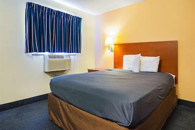 استودیو 6 فتویل نک براگ بولوارد