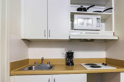 استودیو 6 فتویل نک براگ بولوارد