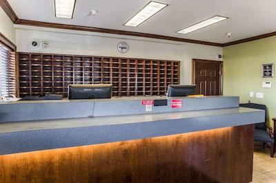 استودیو 6 فتویل نک براگ بولوارد