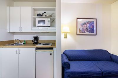 استودیو 6 فتویل نک براگ بولوارد