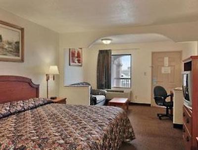 سوپر 8 بتون/منت بلویو اریا