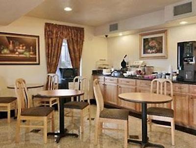 سوپر 8 بتون/منت بلویو اریا