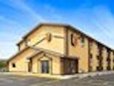 سوپر 8 سدار راپیدز ایست