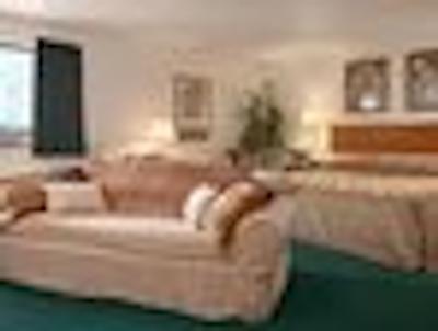 سوپر 8 سدار راپیدز ایست