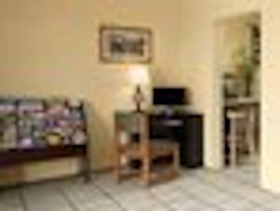 سوپر 8 سدار راپیدز ایست