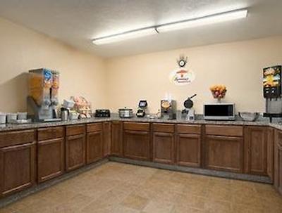 سوپر 8 سدار راپیدز ایست