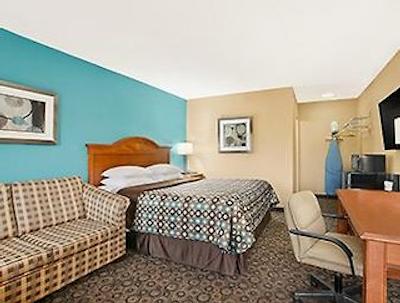 سوپر 8 بلویل است لویز اریا