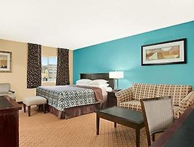 سوپر 8 بلویل است لویز اریا