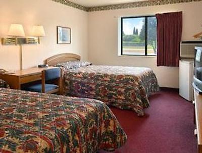 سوپر 8 چارلت/اموسمنت پارک اریا