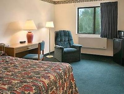 سوپر 8 چارلت/اموسمنت پارک اریا