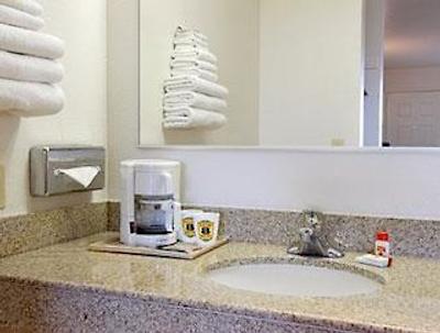 سوپر 8 متل-کرسنت سیتی