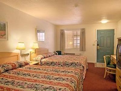 سوپر 8 متل-هوارد دونتون