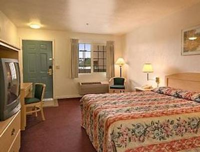 سوپر 8 متل-هوارد دونتون