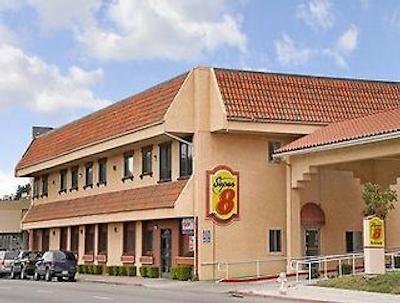 سوپر 8 متل-هوارد دونتون