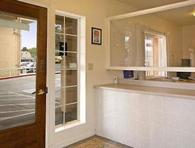 سوپر 8 متل-هوارد دونتون