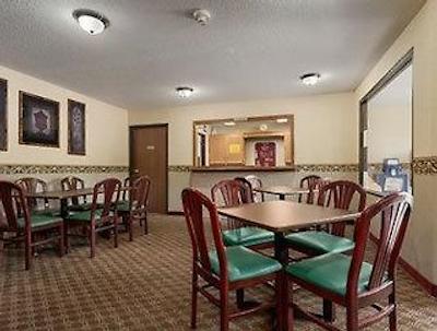 سوپر 8 متل-رد وینگ