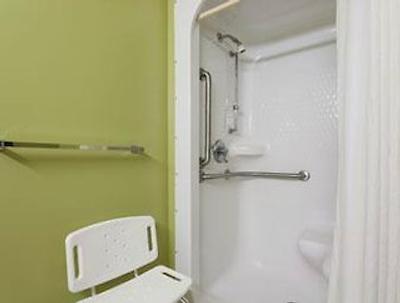 سوپر 8 متل-رد وینگ