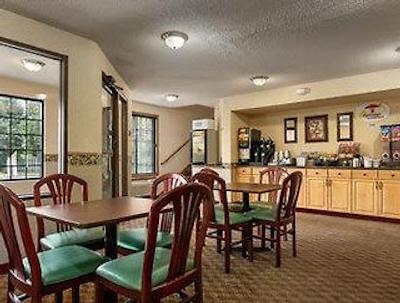 سوپر 8 متل-رد وینگ