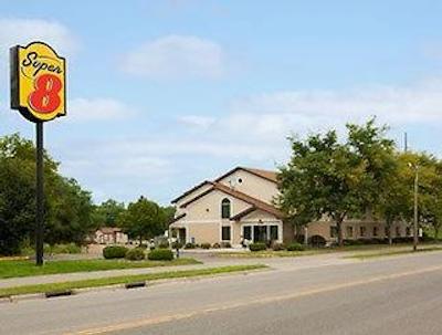 سوپر 8 متل-رد وینگ