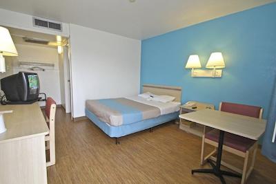 متل 6 ریچمند آیرپرت