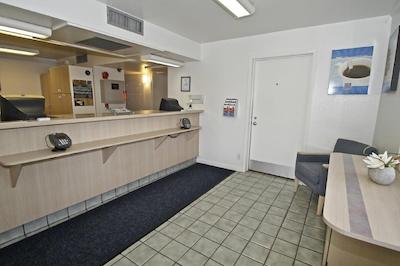 متل 6 ریچمند آیرپرت