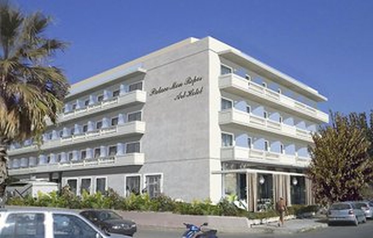 مر من رپز پالاس "ارت هتل"