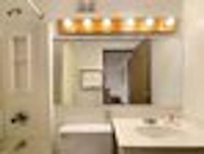 سوپر 8 متل-ریچمند/براد استریت