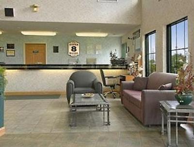 سوپر 8 پلینفیلد/ایندیاناپلیز آیرپرت اریا