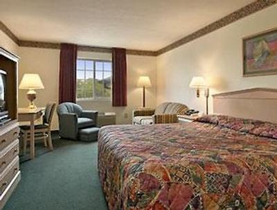 سوپر 8 پلینفیلد/ایندیاناپلیز آیرپرت اریا