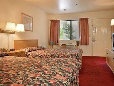 سوپر 8 متل-فنیکس مترو نرد