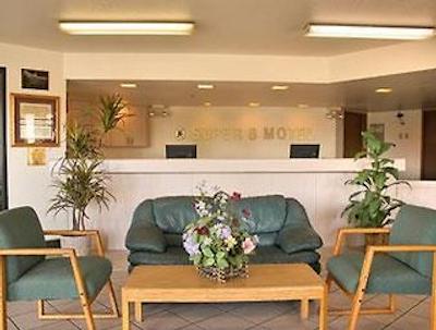 سوپر 8 متل-فنیکس مترو نرد