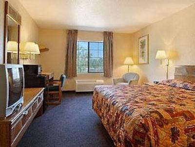 بمنت بای ویندهام فنیکس ای-10 نیر 51است او