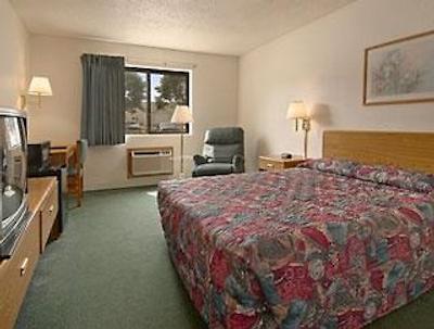 سوپر 8 فیرویو هایتز-است لویز